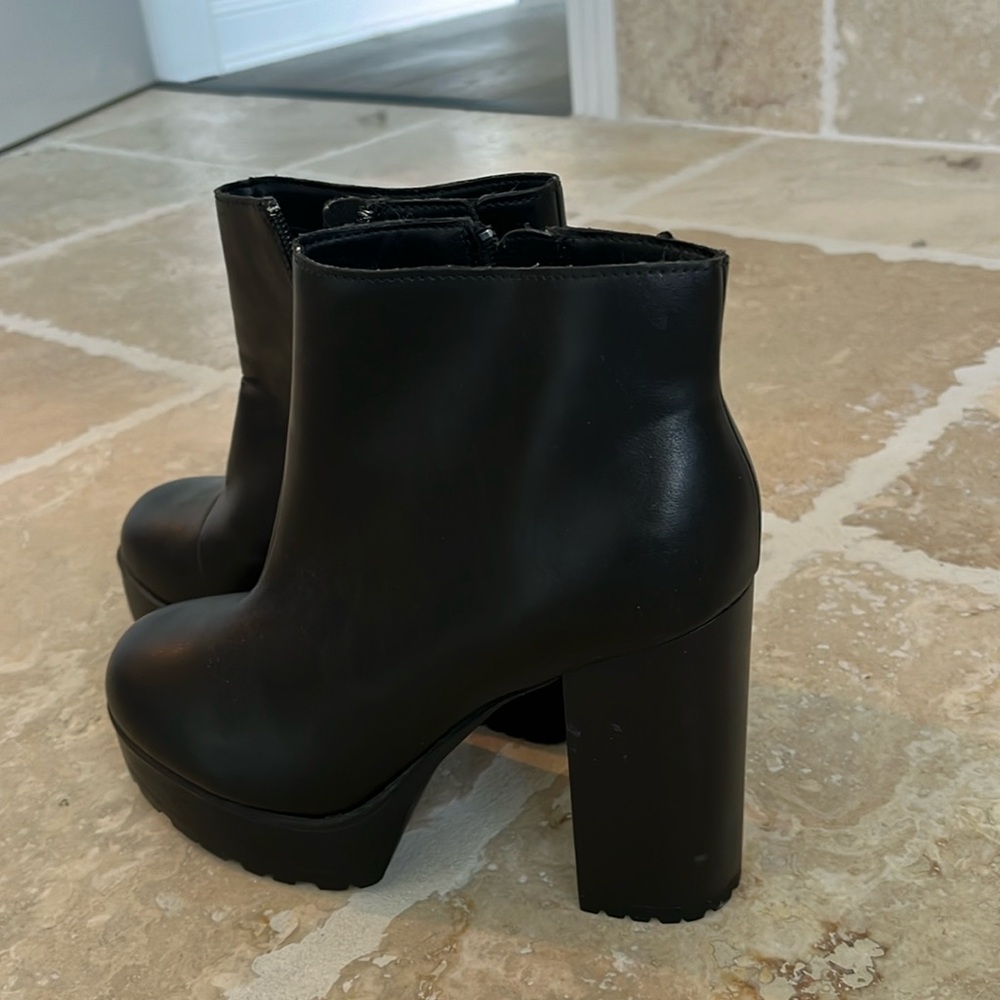 Brand new HM booties